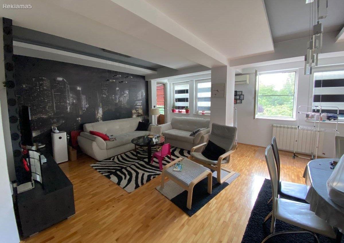 Se prodava stan 92m2 vo Kapistec