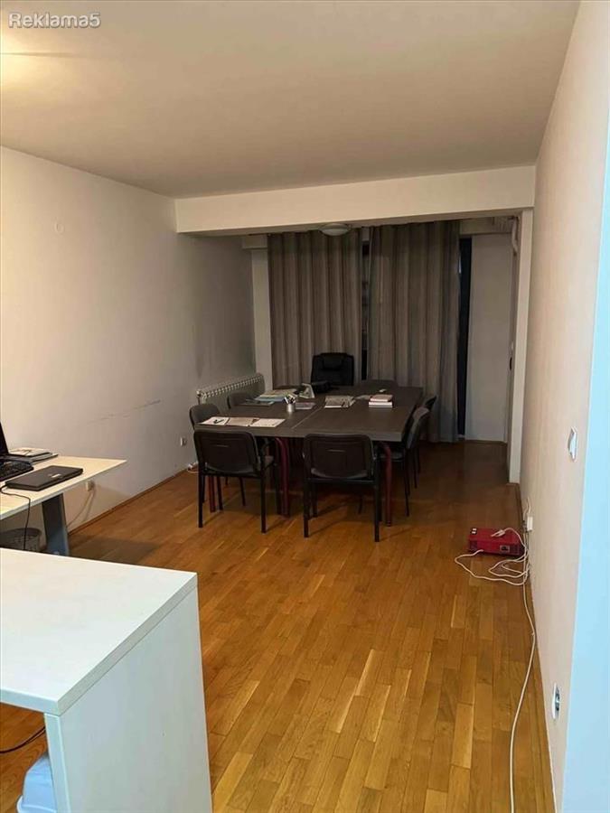SE PRODAVA DVOSOBEN STAN VO CENTAR VO BLIZINA NA SOBORNA