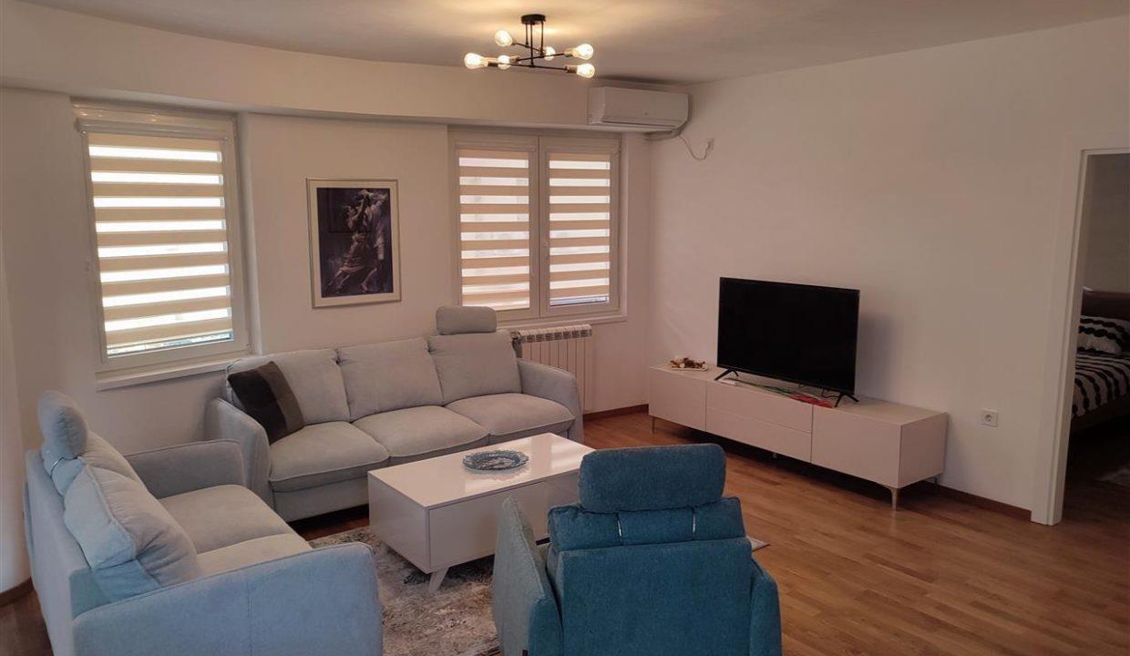 Se izdava stan vo Debar Maalo od 76m2