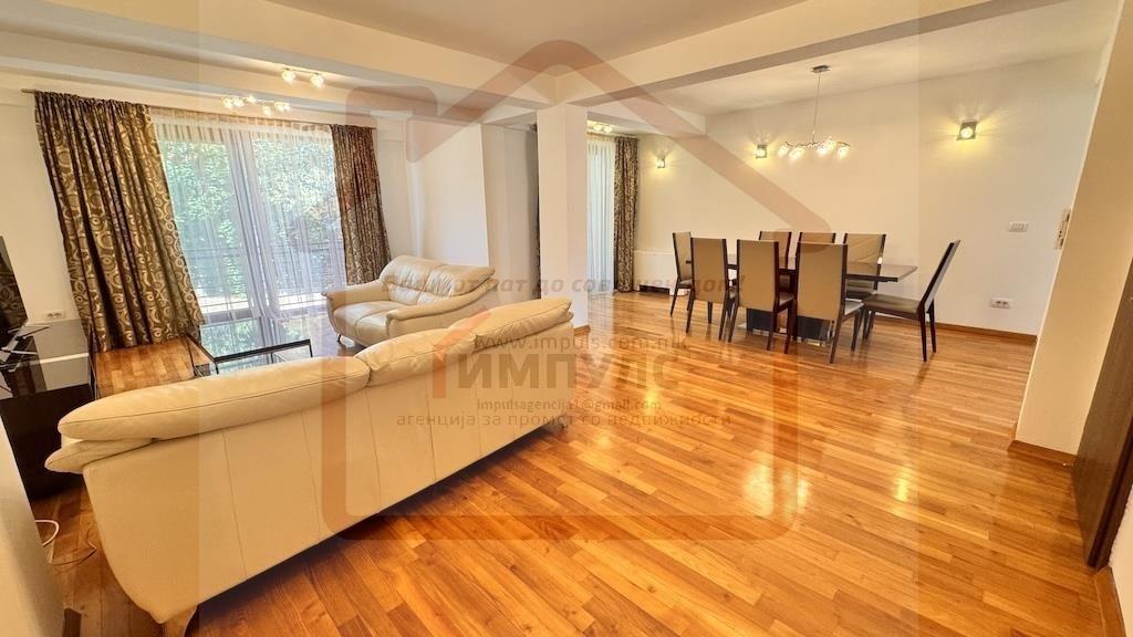 DETACHED HOUSE IN A PEACEFUL AND QUIET LOCATION, WATER