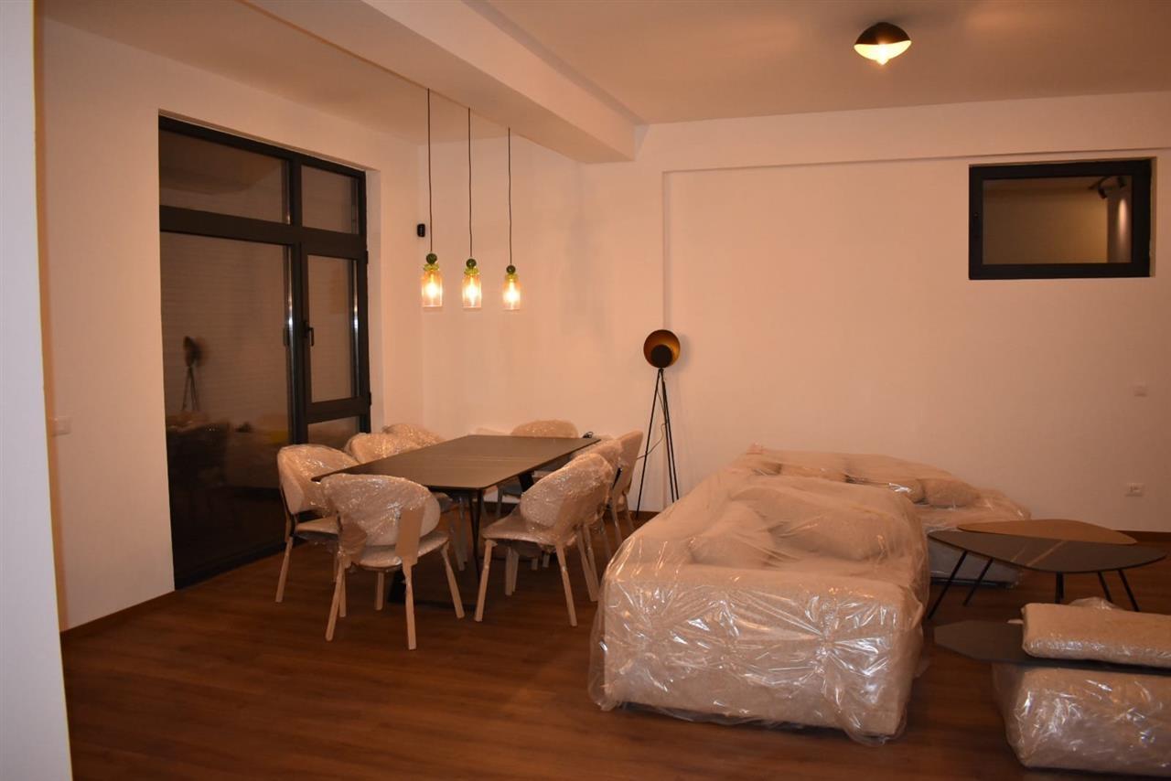 Iznajmuvame lux stan 175m2 vo Taftalige 2