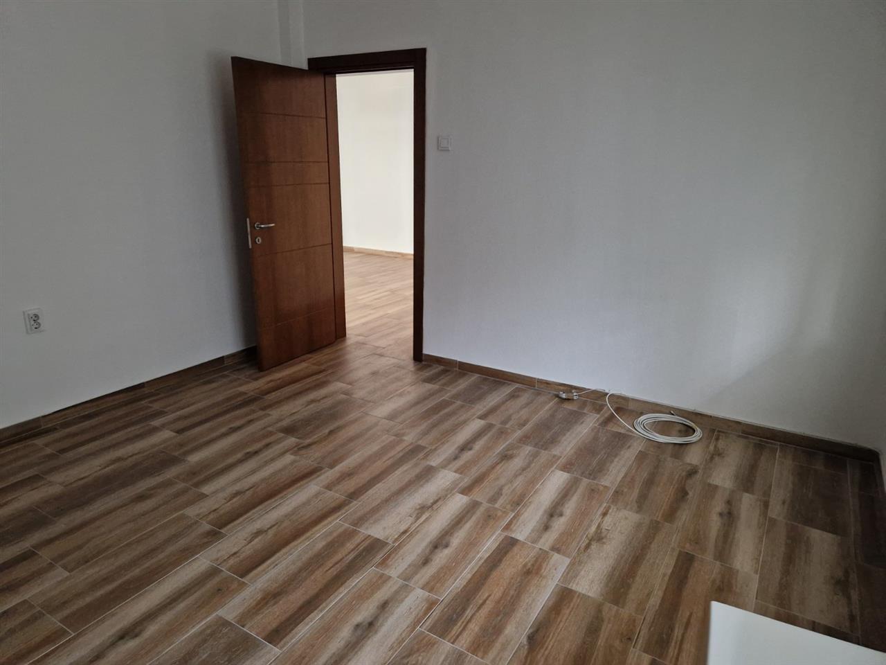 POVEKENAMENSKI DELOVEN PROSTOR NA VLEZOT VO KOZLE