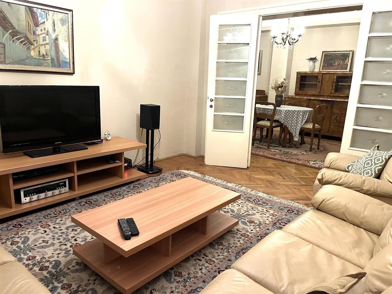 Se izdava namesten stan od 141m2 vo Centar