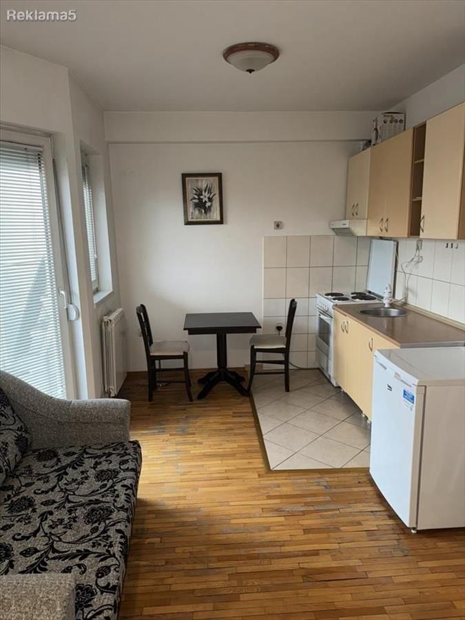 Prodavame garsonjera vo Centar vo blizina na Katolicka