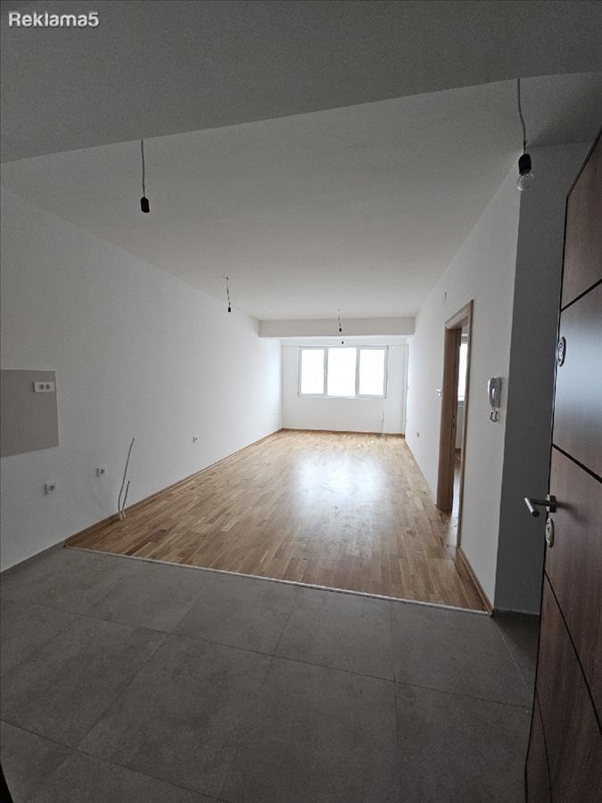 PRODAVAME STAN 53M2 VO HIPOROM KAJ KSANTIKA