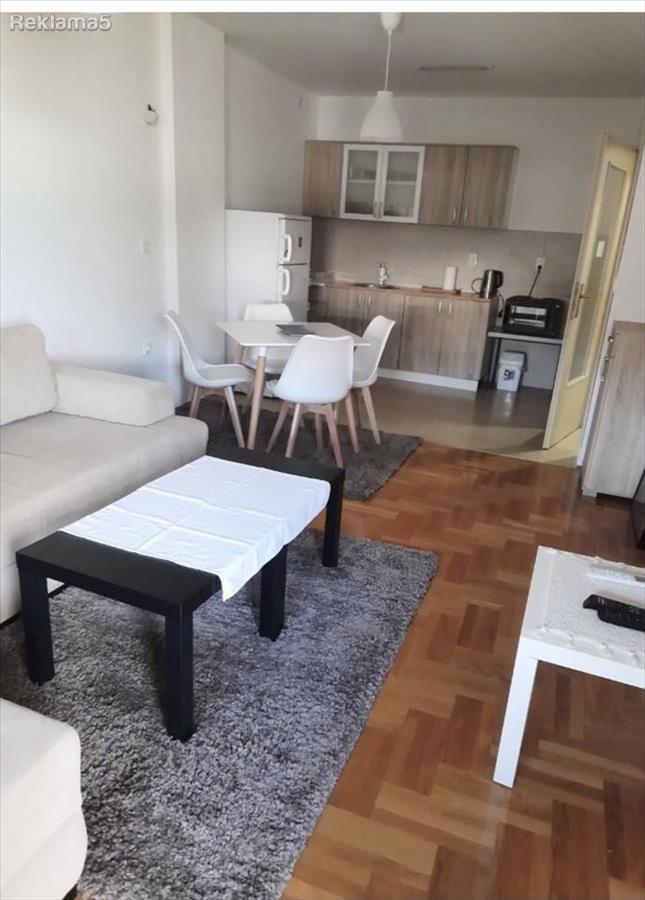 Kamelija Namesten stan vo Raca 43m2