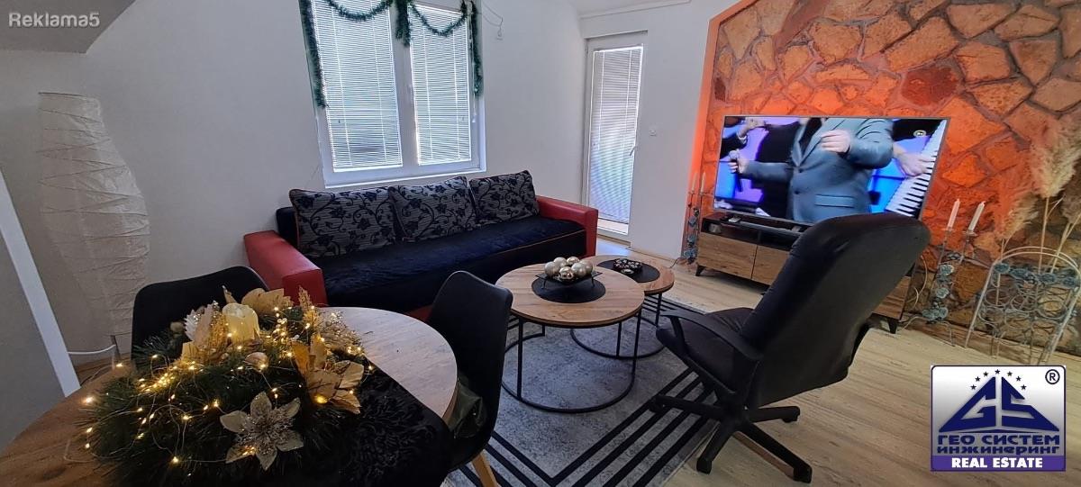 Duplex with two (three) bedrooms near the center