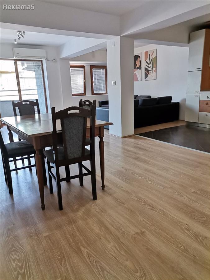 Se izdava namesten cetvorosoben 110m2 Centar kaj Katolicka