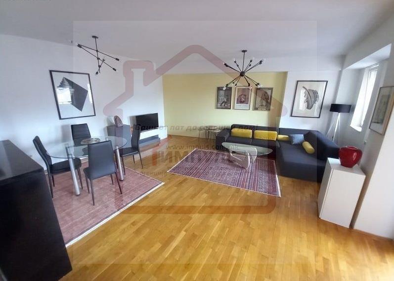 SE IZDAVA TROSOBEN STAN VO CENTAR