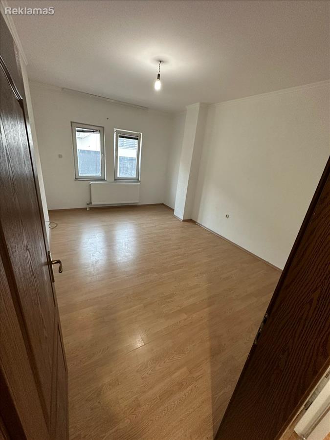 STAN ZA PRODAZBA NA OLICNA LOKACIJA VO GOSTIVAR