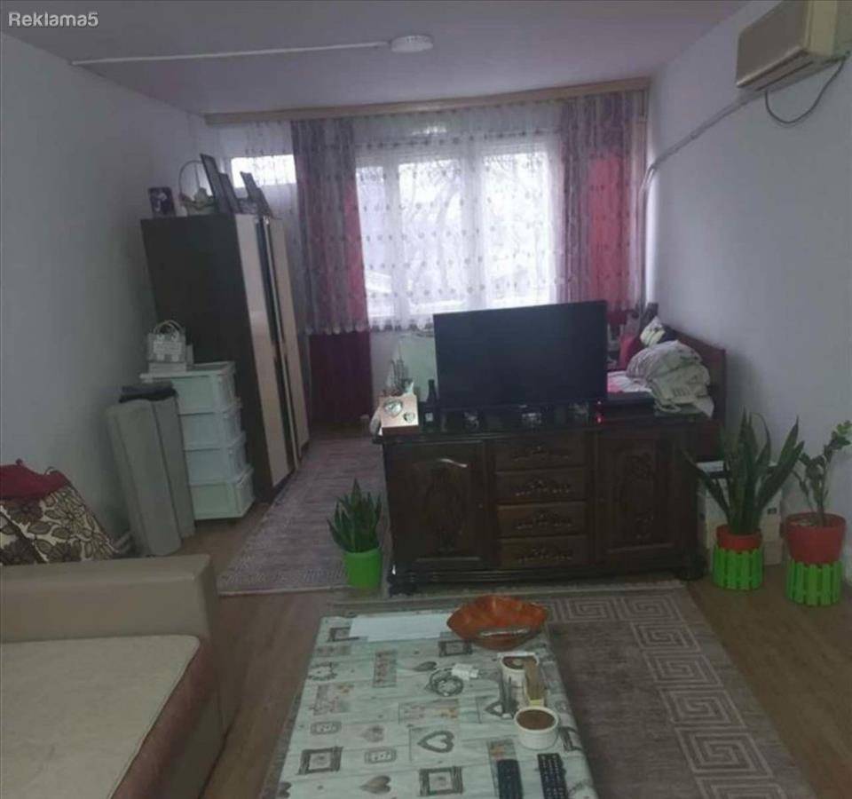 Se prodava stan 62m2 vo Zelezara