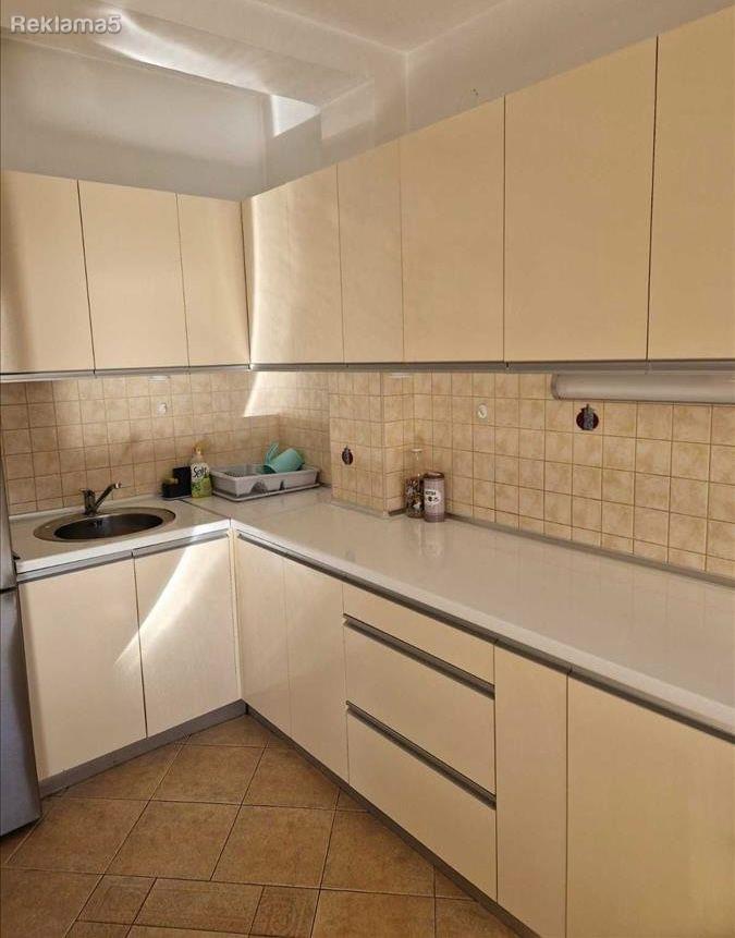 Se prodava stan 74m2 pozadi Katolicka crkva