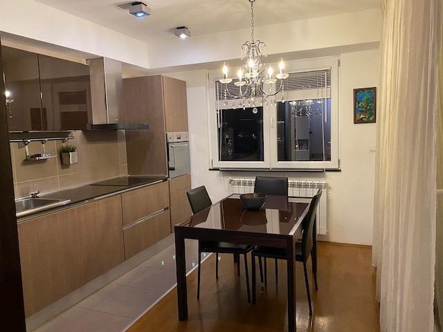 Se izdava Lux 4-soben Centar pozadi Ramstor kaj MVR