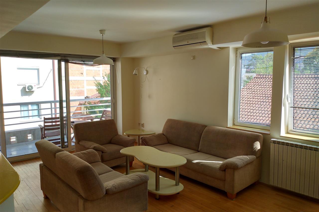 APARTMENT FOR RENT CENTER/BRIGHT & COMFORTABLE APARTMENT