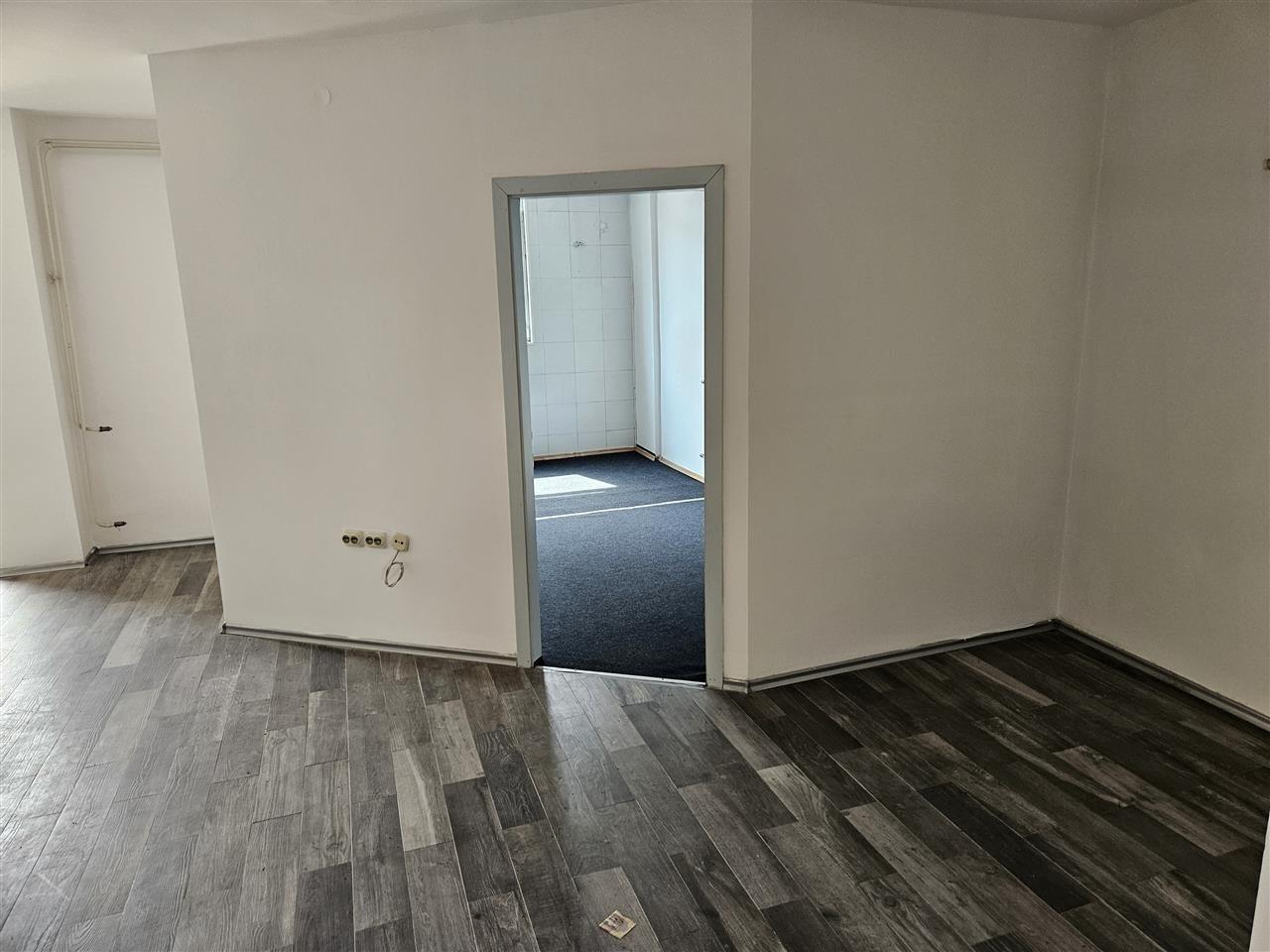 Stan od 150m2 se izdava vo Gradski Zid-Centar