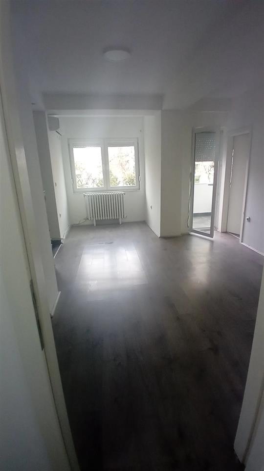 Renoviran i prazen trosoben 62m2 kaj hotel Karpos