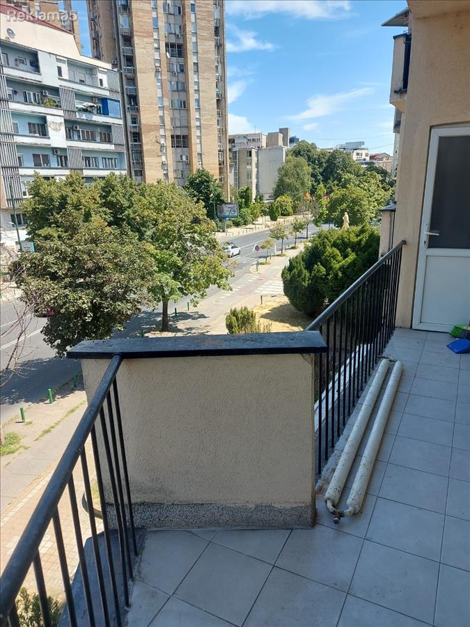 Se prodava 80m2 deloven prostor vo Centar,4kancelarii