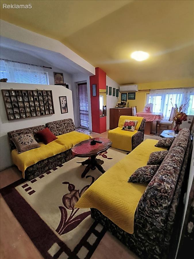Vo centarot na Ohrid se prodava celosno opremen stan