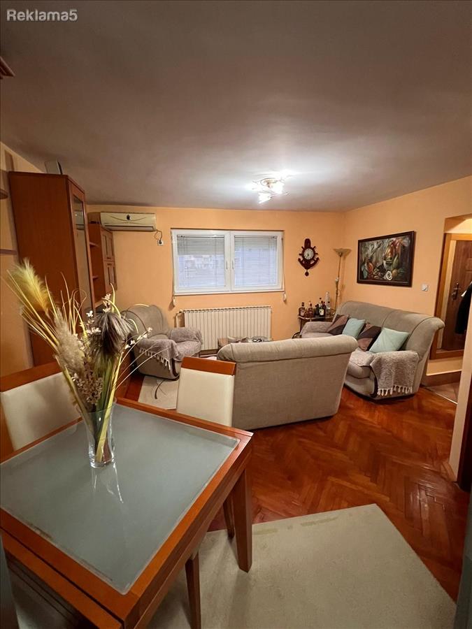 Three-room apartment for sale in Debar Maalo