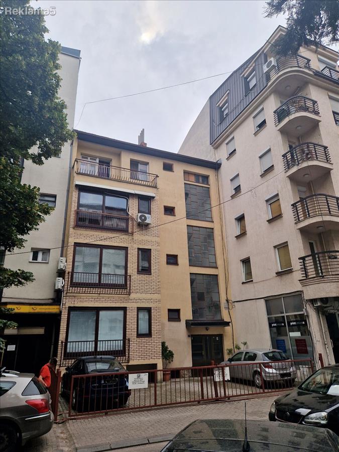 Apartment behind Universal Hall