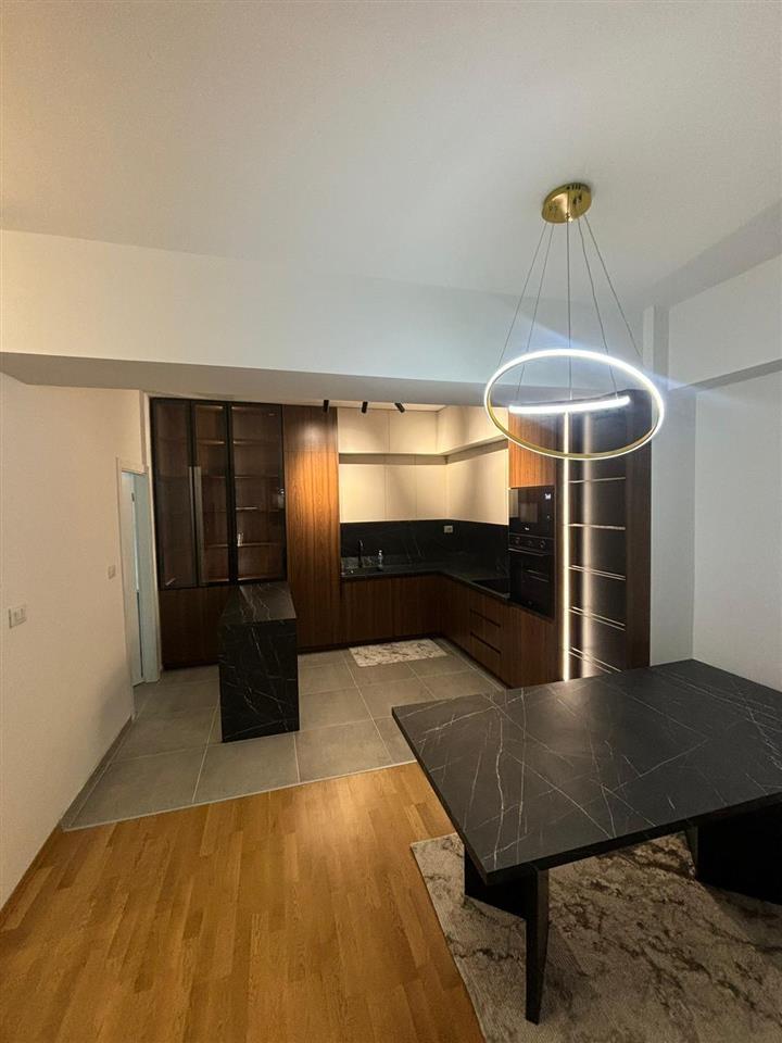 Se izdava/ For rent east gate living