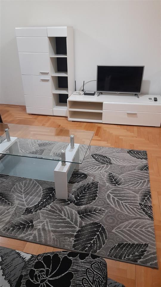 Se izdava nov stan vo Centar Univerzalna Sala