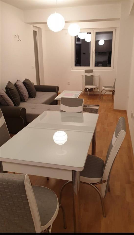 Se izdava stan taftalidje 43 m2.bul.8 mi septemvri