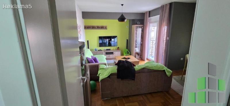 Se prodava 3-sob opremen stan vo Crnice