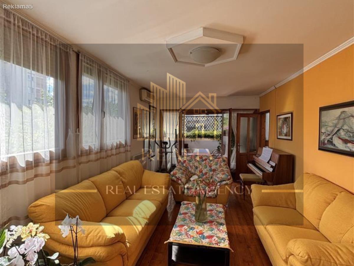 Realty Agency is selling an apartment in Aerodrom, 102m2