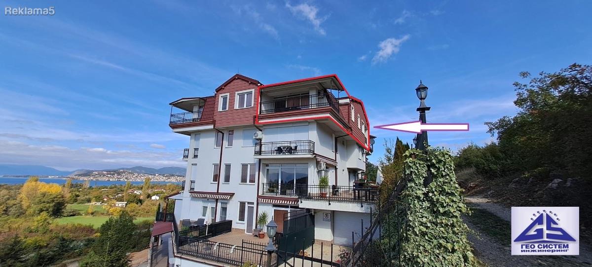 Exclusive apartment with lake view