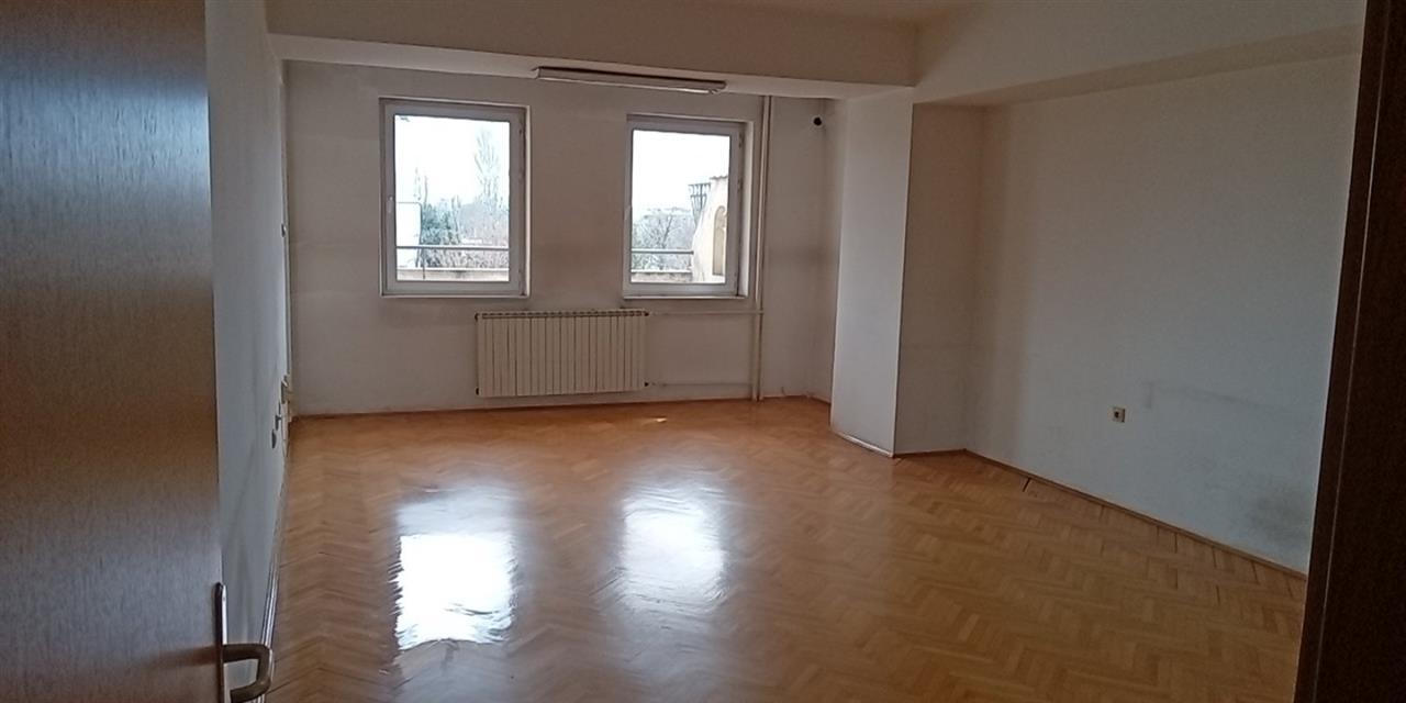 Se izdava prazen stan vo Karpos 3