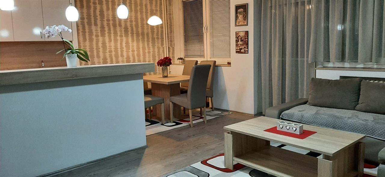 Se iznajmuva namesten stan vo Centar od 88m2