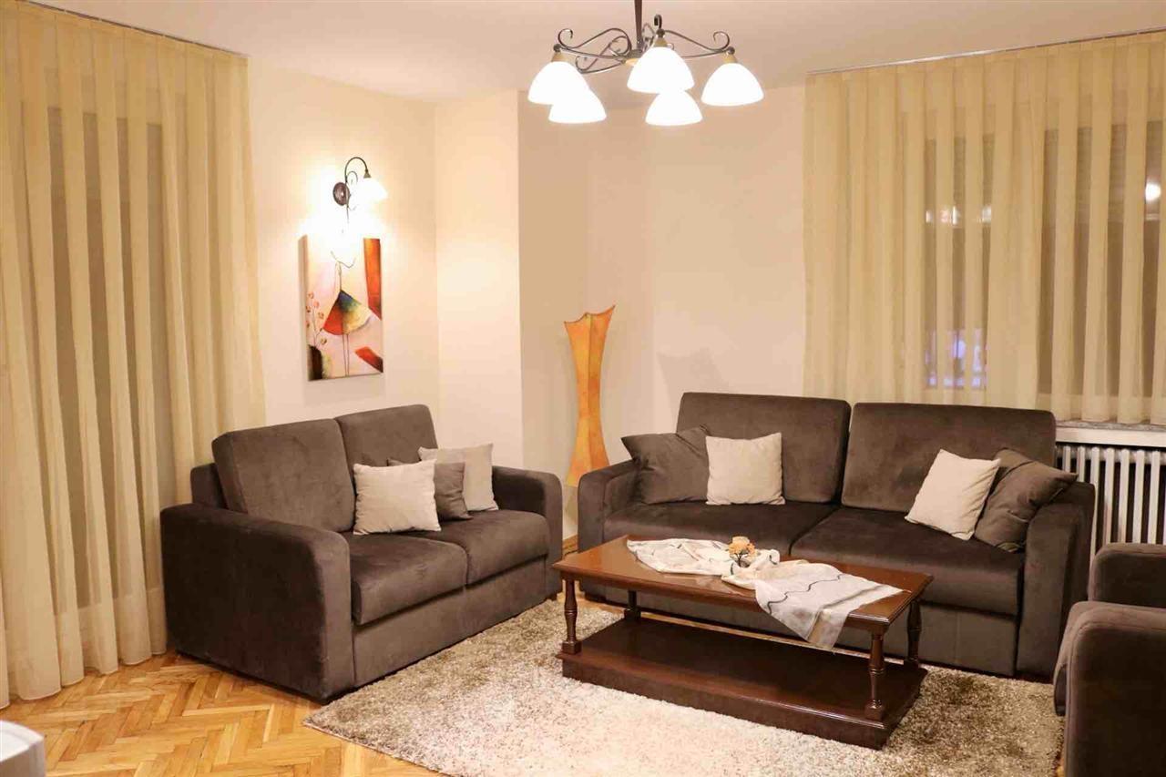 Se izdava namesten stan od 71m2 vo strog Centar