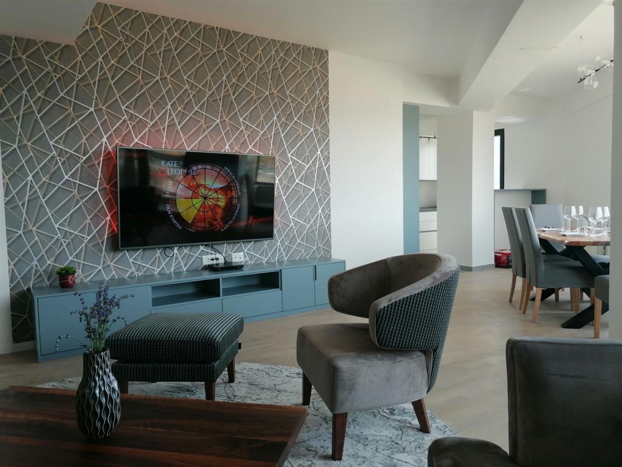 MODEREN CHETVOROSOBEN PENTHOUSE VO CENTAR, VERO JAMBO