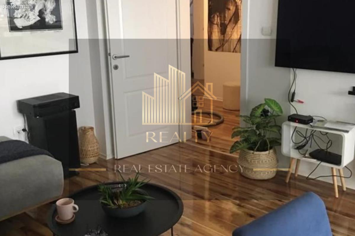 Realty Agency is selling an apartment in Center 105m2