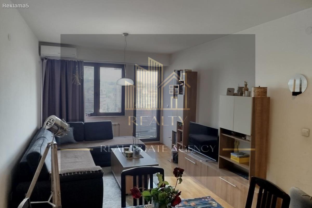 Realty Agency is selling an apartment in Center 58m2