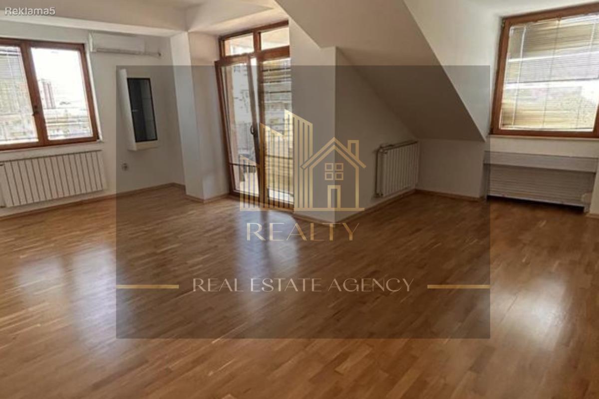 Realty Agency is selling an apartment in Center 123m2