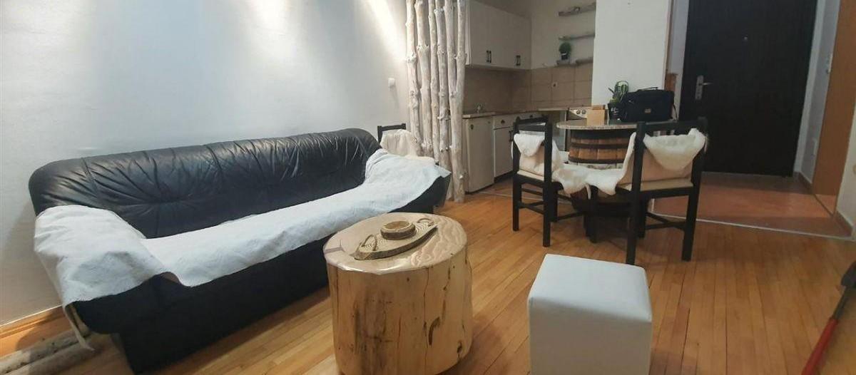 SE IZDAVA garsonjera karsi UJP-Centar