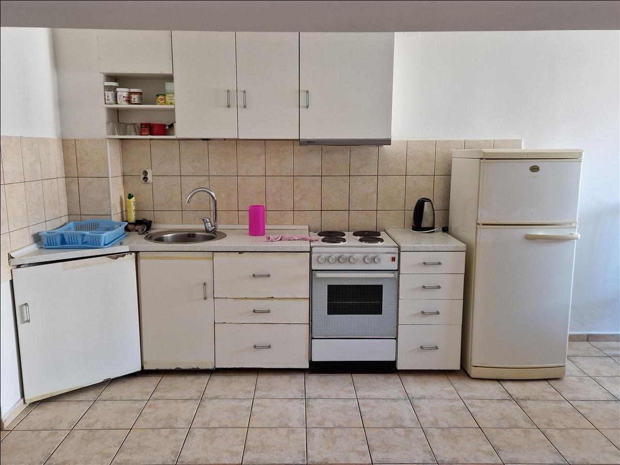 I am renting a four-room furnished apartment in Debar neighborhood