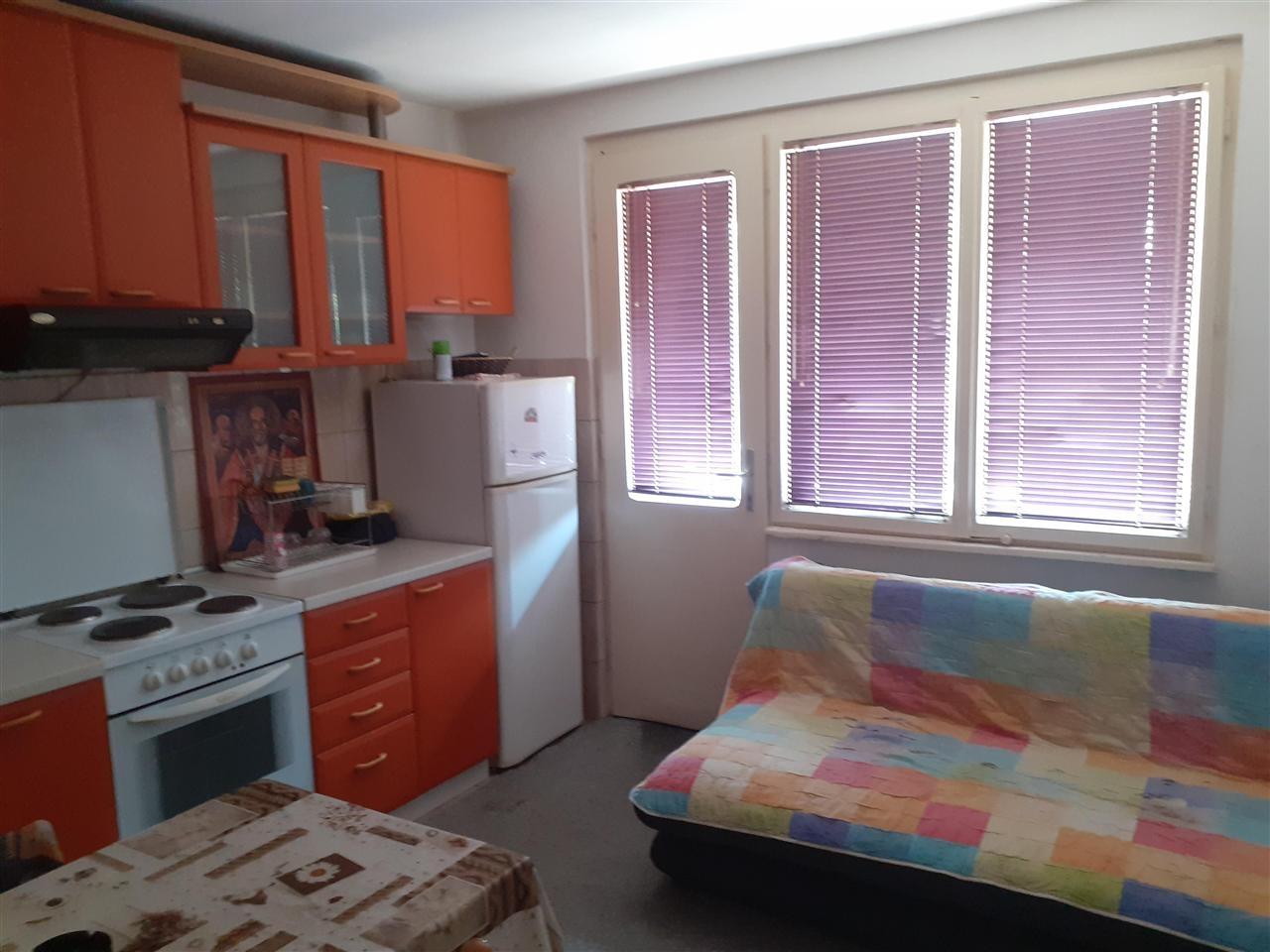 IZDAVAM STAN DO HOTEL KARPOSH