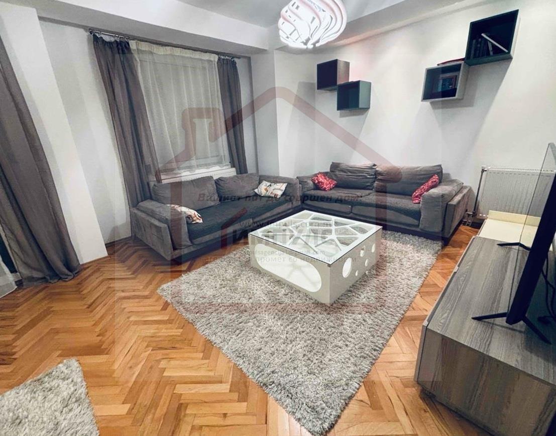 MODERN AND COMFORTABLE THREE-ROOM APARTMENT LOCATED IN THE CENTER