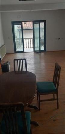 SE IZDAVA PRAZEN STAN DEBAR MALO