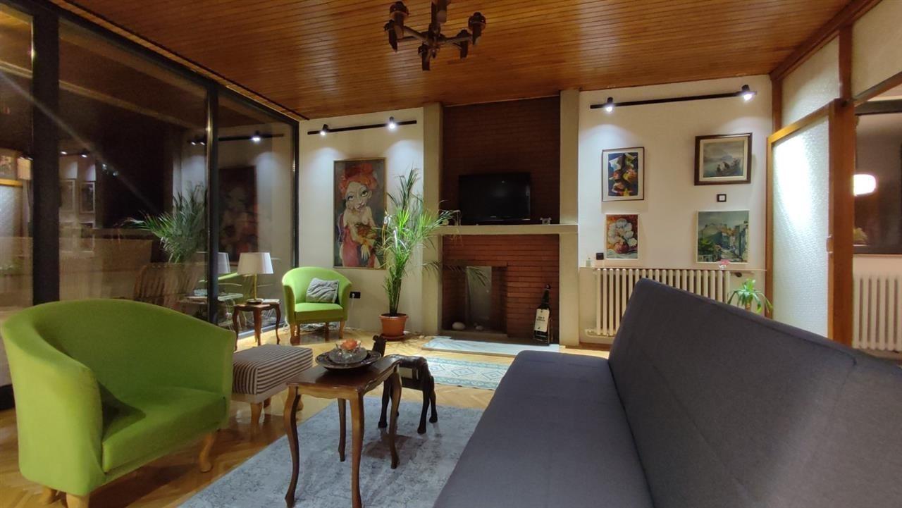 Se izdava sprat od kukja vo Debar Maalo