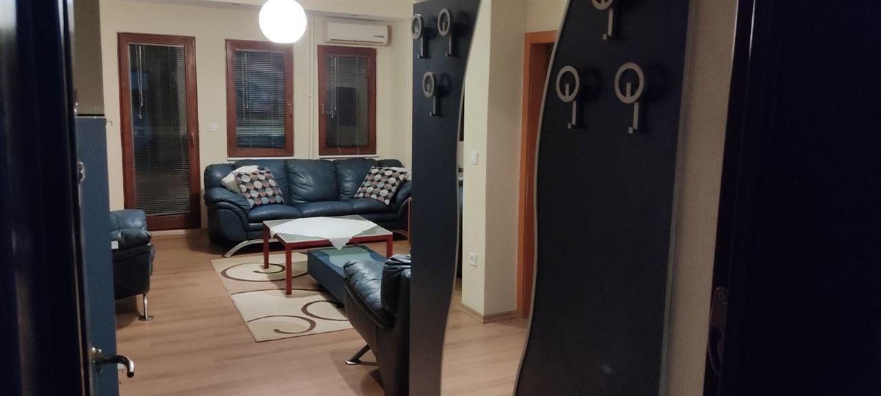 Se izdava cetvorosoben 93m2 Aerodrom kaj Zeleznicka