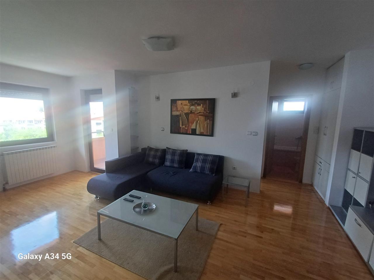 I am renting a fully furnished apartment in Karposh near Mlechen