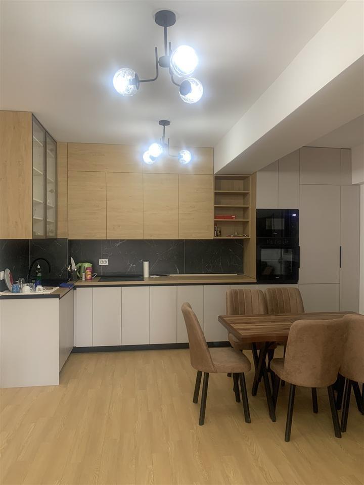 Se Izdava stan 93m2,East gate