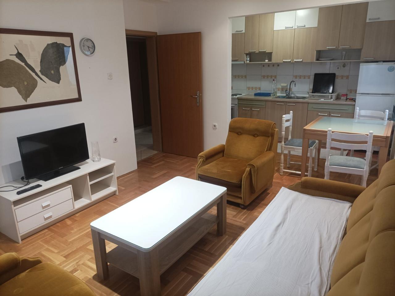 SE IZDAVA STAN CENTAR DO UJP