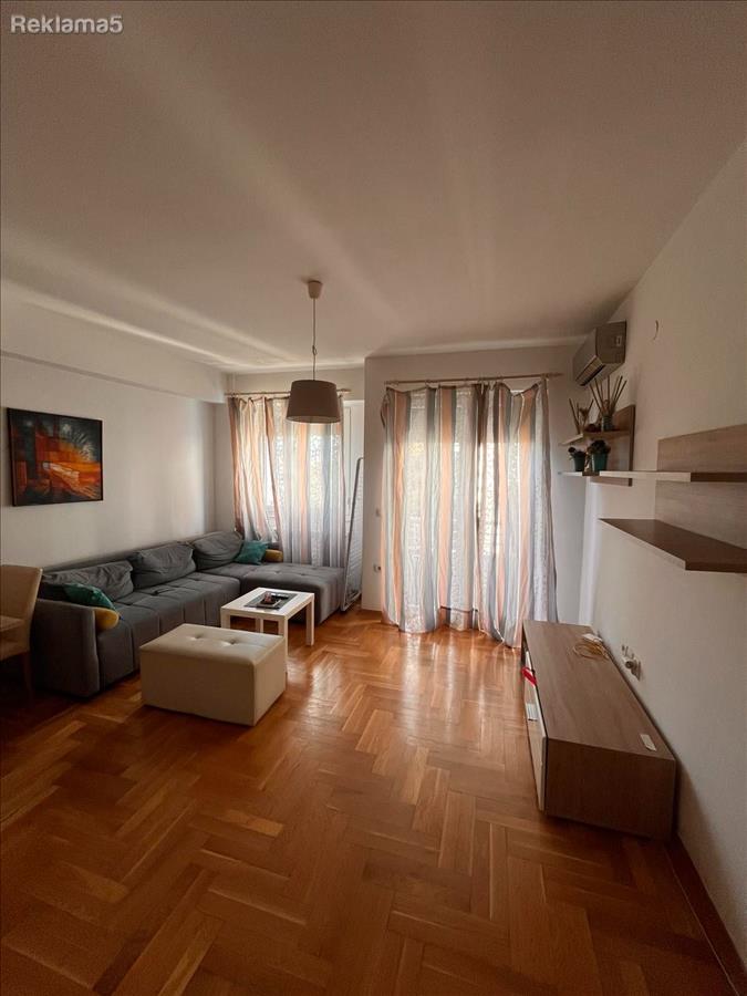Magar Maalo - apartment in the Astoria building
