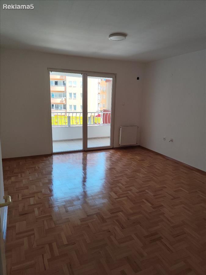 RENOVIRAN STAN 1 SPALNA K.VODA KAJ MECKAROV