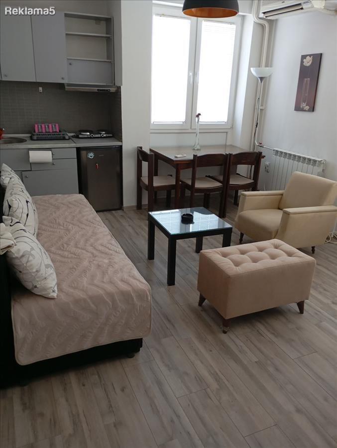 KARPOS 4 SE IZDAVA DVOSOBEN STAN